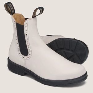 Blundstone Ivory and Black Ankle Boots